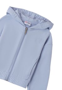 Haut de survêtement cropped bleu clair en tissu doux, avec fermeture éclair, capuche doublée et poignets et ourlet côtelés. Petit détail de logo brodé.