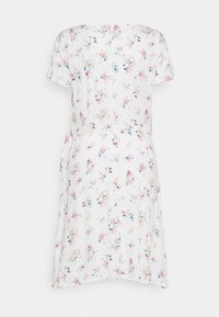 Robe blanche à manches courtes avec motif floral rose et orange, avec un lien sur le côté et un ourlet évasé, vue de dos.