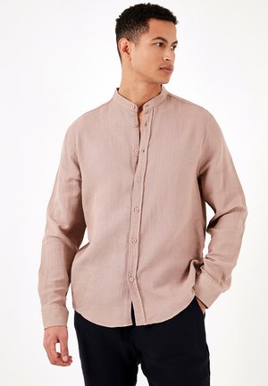 REGULAR FIT - Overhemd - light brown