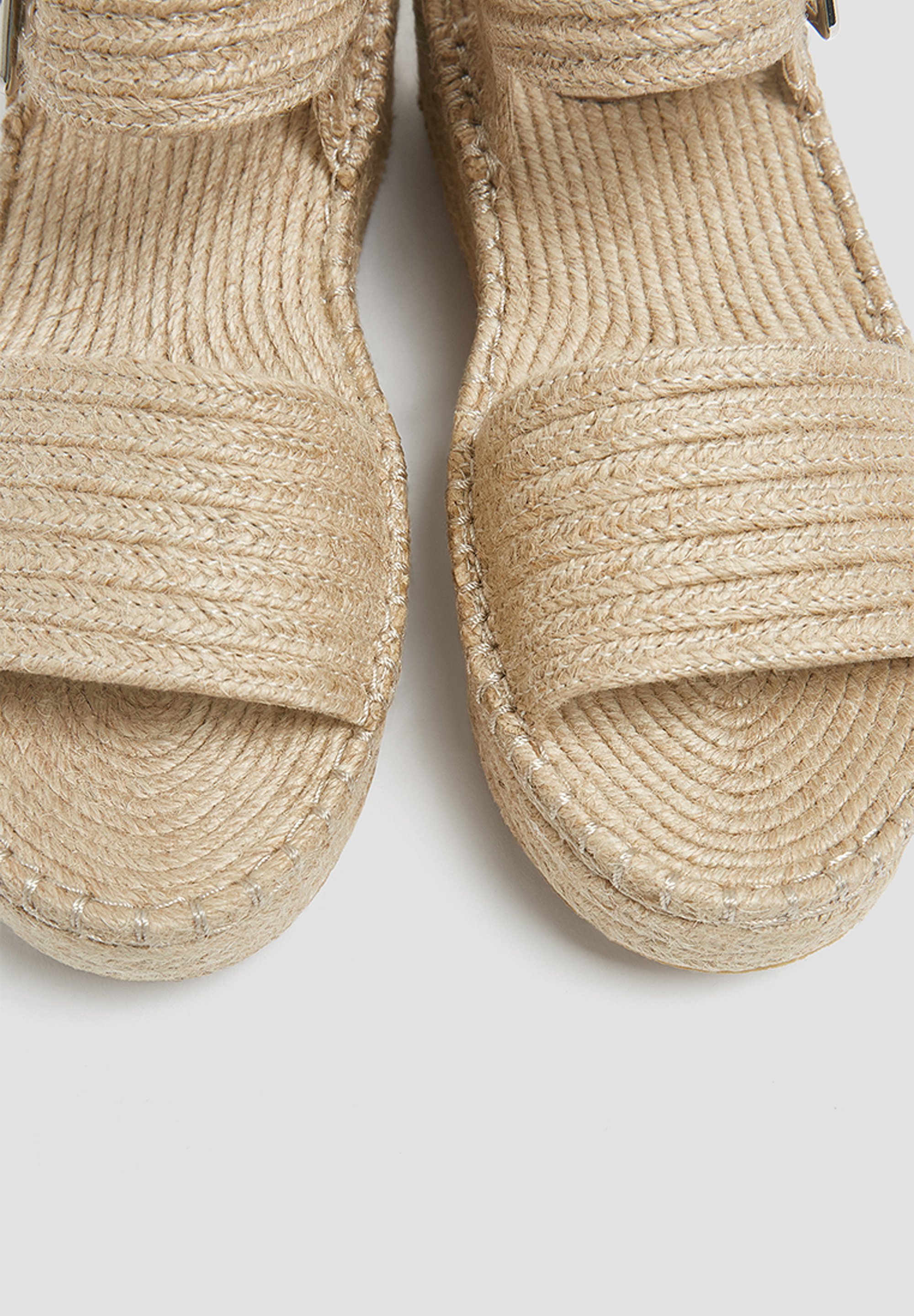 Sandaletter med kilklack sand Sandaletter med kilklack sand