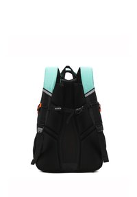 Sac à dos noir avec des bretelles rembourrées teal, un dos en mesh, des accents orange et des boucles ajustables. Il dispose d'un design ergonomique pour le confort et la ventilation.