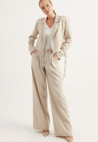 Chiquelle Tygbyxor - beige