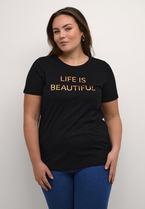 Tricou din bumbac negru cu guler rotund și mâneci scurte, având inscripția "LIFE IS BEAUTIFUL" în litere portocalii îndrăznețe pe față.