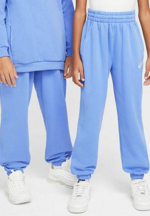 Lichtblauwe sweatpants met een geribde tailleband en boorden, voorzien van zijzakken en een klein wit logo op één been.