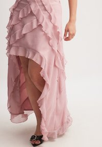 FRILL DETAIL - Maksi sijonas - dusty dark pink