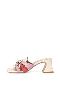 Sandali con tacco largo in suede rosa con accenti crema, dotati di una fibbia circolare dorata e design open-toe. Tacco quadrato basso.