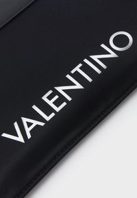 Valentino Bags KYLO UNISEX - Psaníčko - nero