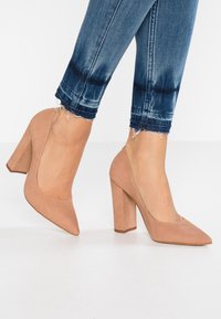Steve Madden Lodičky na vysokém podpatku - nude