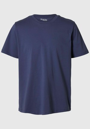 Tricou din bumbac de culoare albastru marin, cu un guler clasic și mâneci scurte, având o textură fină și o croială lejeră.