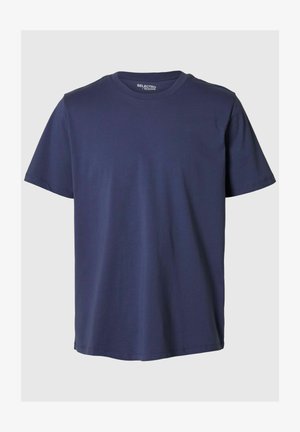 Tricou din bumbac de culoare albastru marin, cu un guler clasic și mâneci scurte, având o textură fină și o croială lejeră.