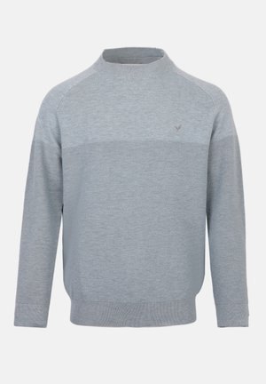 Pull gris clair à texture côtelée, avec un col rond et un design à rayures horizontales, agrémenté d'un petit logo sur la poitrine.