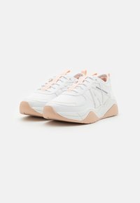 Armani Exchange LACE UP - Sneakers basse - optical white/rose