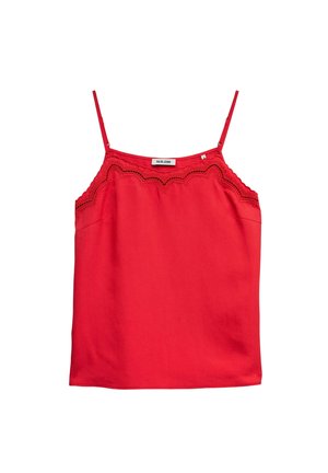 Top tipo camisolín rojo sin mangas con tirantes finos y ajustables y ribete de encaje ondulado a lo largo del escote, etiquetado como "Salsa Jeans."