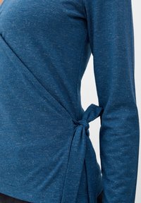 s.Oliver ZUM WICKELN - Langarmshirt - ozeanblau