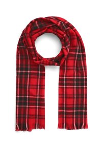 Czerwona szal w kratę wykonany z miękkiej tkaniny, z wzorem w kratkę z czarnymi i białymi akcentami, wykończony frędzlami.
