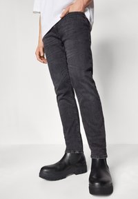 Diesel 2019 D-STRUKT - Jeans slim fit - black/dark grey
