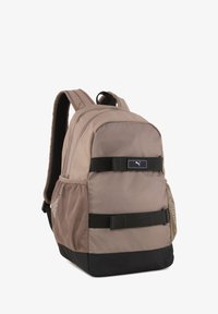 Wybrany, totally taupe