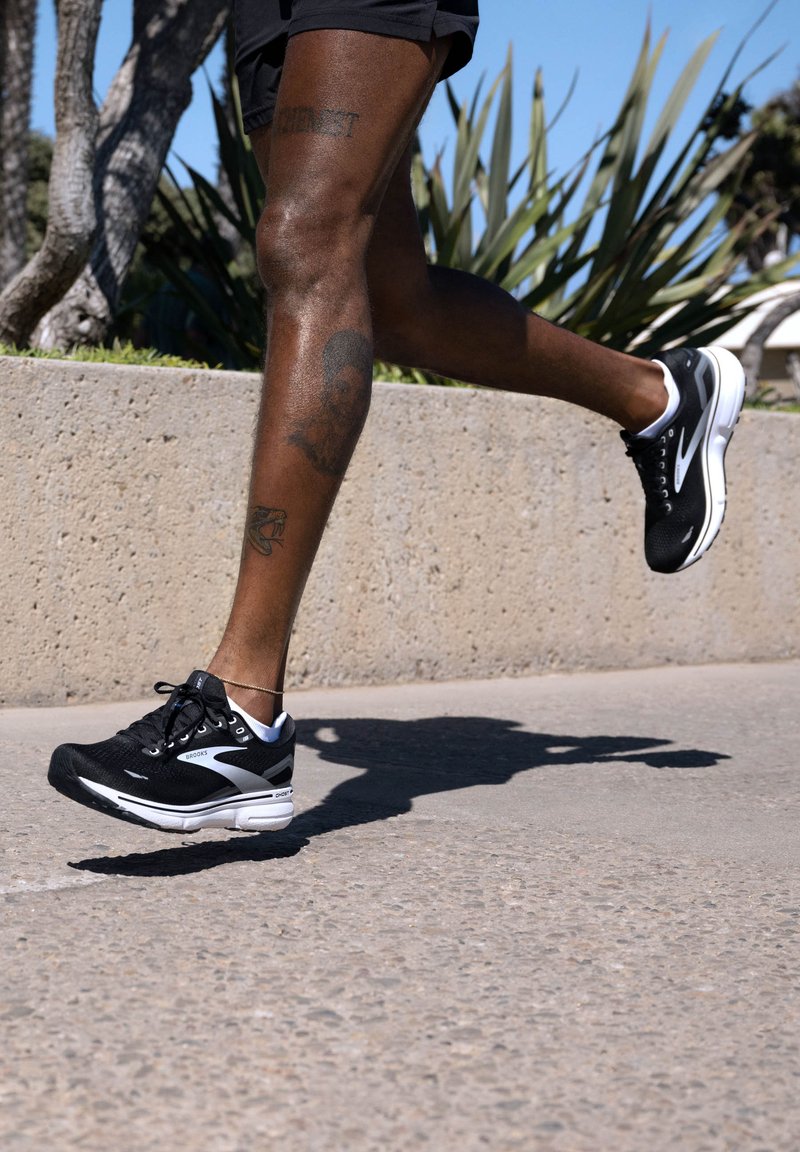 Brooks GHOST 15 Neutral running shoes black /blackened pearl white