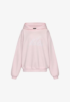 Jasnoróżowa bluza z kapturem z opuszczanymi ramionami, ściągaczami przy rękawach i na dole oraz subtelnym białym logo pisanym kursywą z przodu.