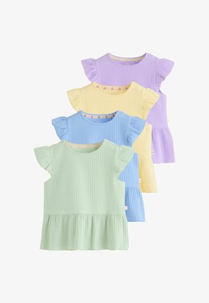 Keturių pastelinės spalvos riboto medvilnės marškinėlių rinkinys: žali, mėlyni, geltoni ir violetiniai. Su žaismingomis rankovėmis ir peplumo apdaila apačioje.