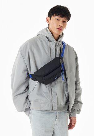 Eastpak, DOGGY BAG UNISEX - Riñonera - kontrast black blue