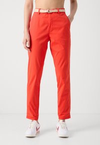 Esprit MIT GÜRTEL - Chino-püksid - red