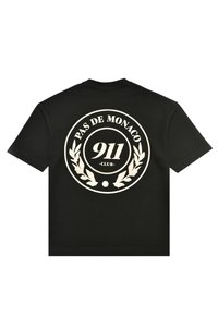 Czarny T-shirt z dużym białym okrągłym logo na plecach z napisem "Pas de Monaco 911 Club" otoczonym gałązkami laurowymi.