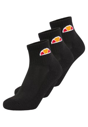 Calcetines negros hasta el tobillo hechos de una mezcla de algodón, con una textura acanalada y un logo bordado colorido en naranja y rojo en el puño. Paquete de tres.
