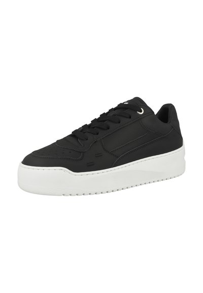 Sneaker nera con tomaia in pelle liscia, suola in gomma bianca, punta rotonda e lacci piatti. Caratterizza un design minimal e sottili perforazioni.