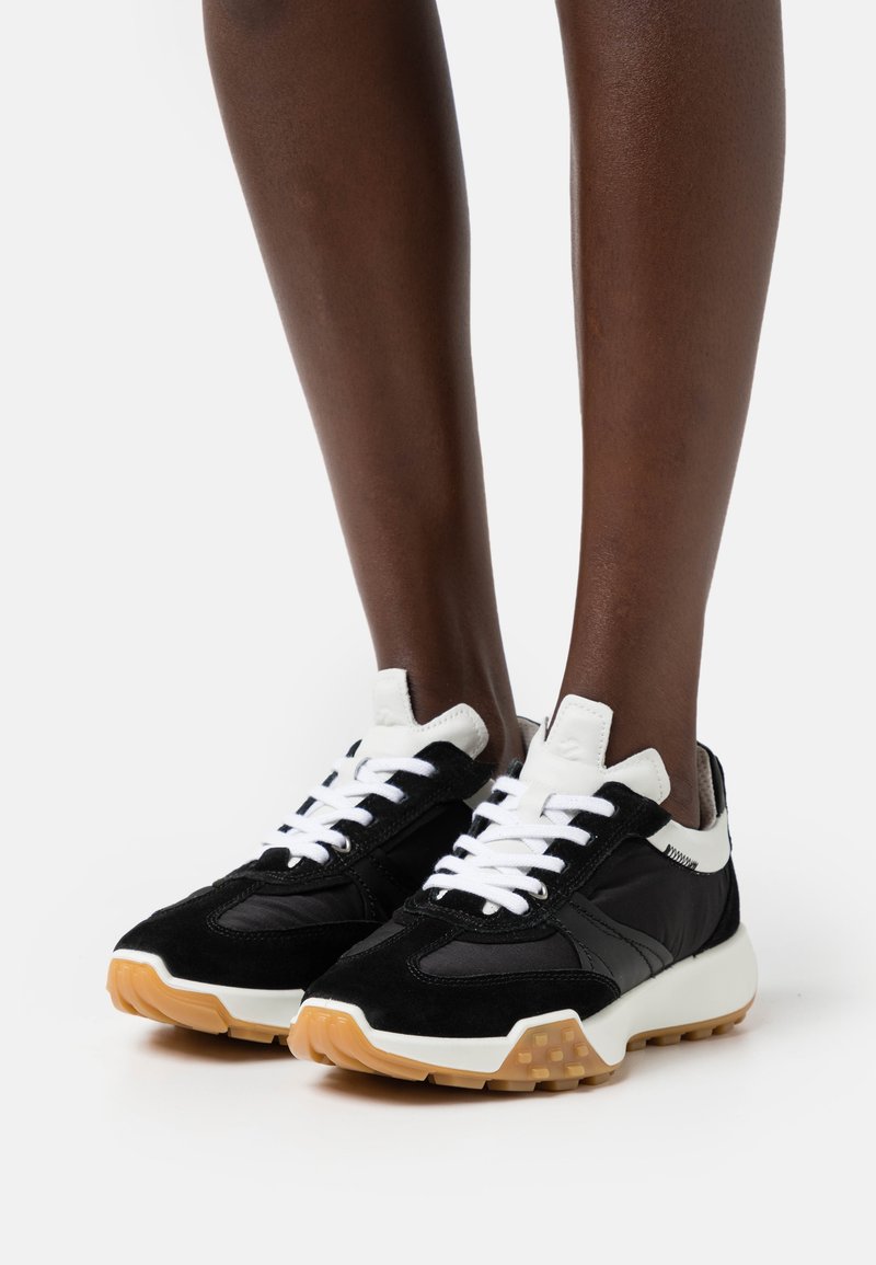ECCO RETRO Trainers black/white/black Zalando.de