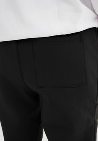 INSIDE JOGGER - Pantalones deportivos - black