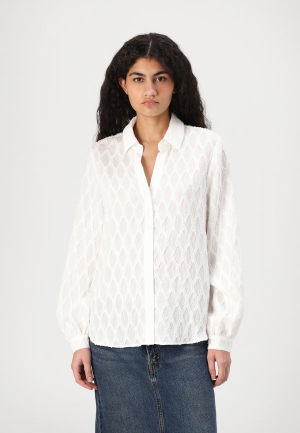 ONLNOA V NECK SHIRT - Button-down blouse - cloud dancer