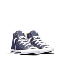 Kaks tumesinist kõrged lõuendist vabaajajalatsit valgete paelte ja kummist tallaga valgel taustal.