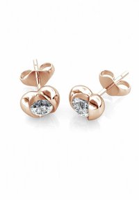 Orecchini a perno in oro rosato con design a forma di cuore, caratterizzati da una pietra preziosa trasparente e sfaccettata al centro. Superficie liscia e lucida.