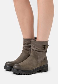 s.Oliver Platform ankle boots - khaki