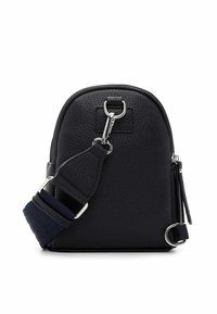 Kleine schwarze Umhängetasche aus strukturiertem Leder mit breitem, verstellbarem navyfarbenem Riemen und silberner Hardware vor weißem Hintergrund.