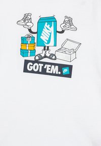 Nike Sportswear TEE BOXY GOT EM UNISEX - Trükipildiga T-särk - white