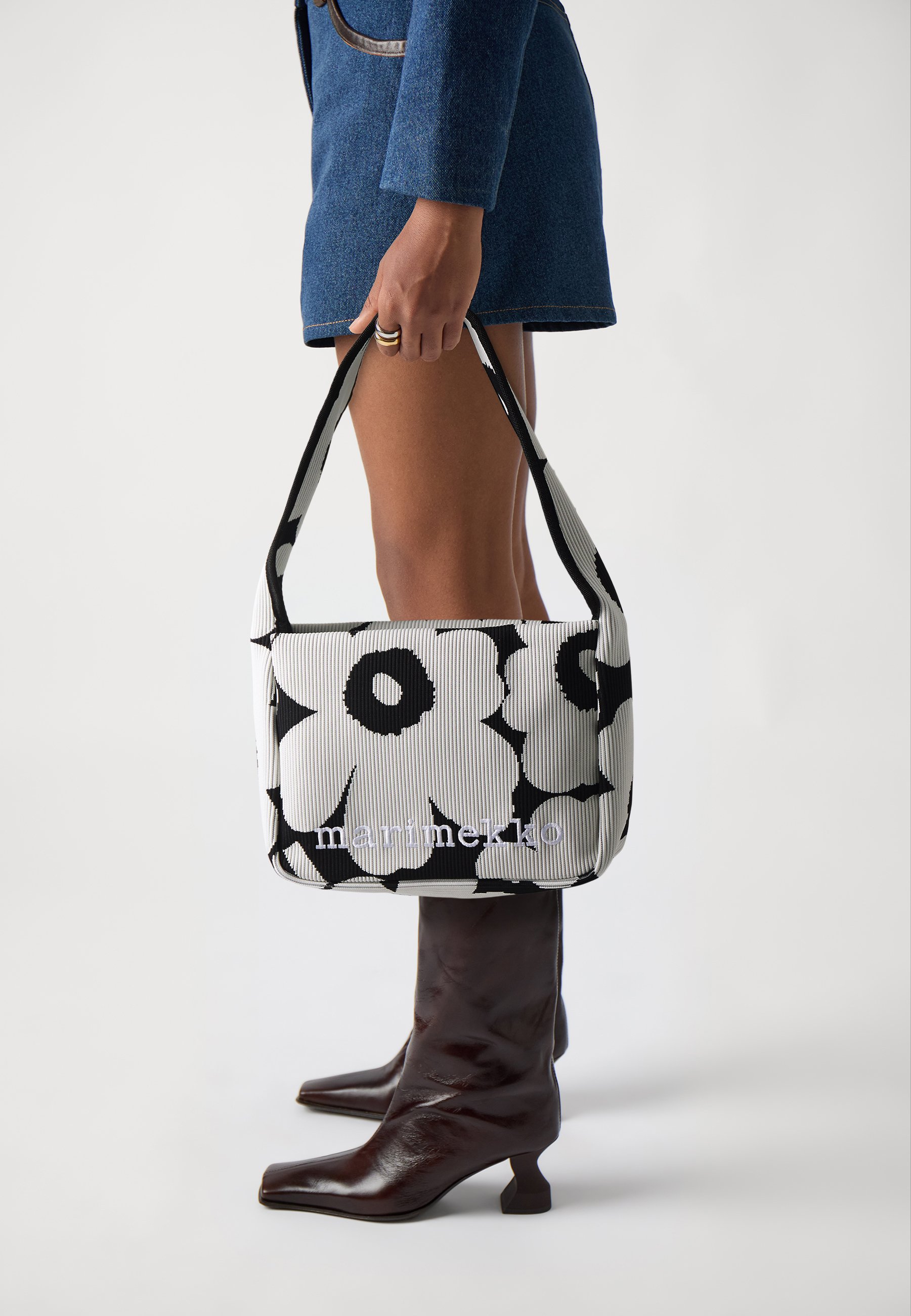 Marimekko KNITTED SHOULDERBAG UNIKKO - Handbag - black/off white 