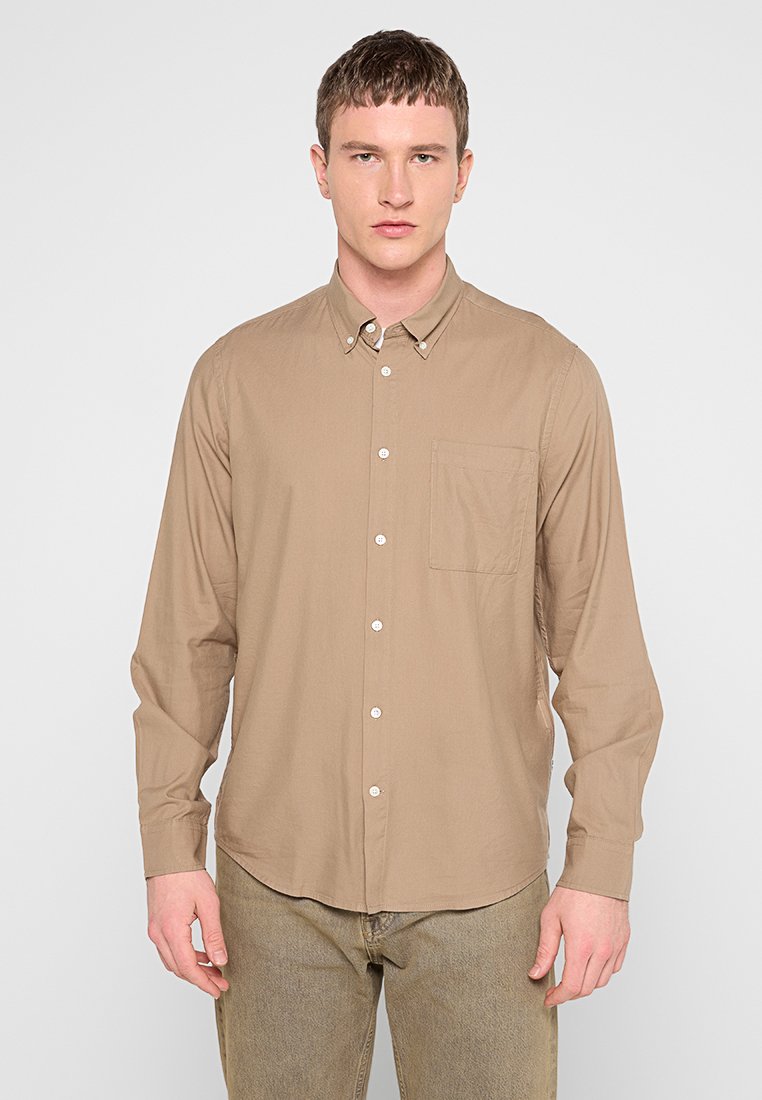 NN.07 Overhemd lichtbruin