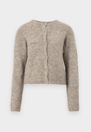 Beige gebreide cardigan met lange mouwen, ronde halslijn en vijf gouden knopen aan de voorkant. Zachte, gestructureerde stof met een cropped snit.