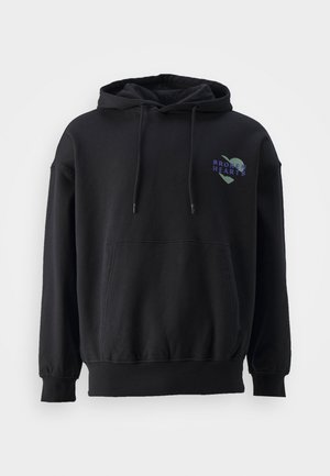 Zwarte hoodie met een voorzak, voorzien van een grafisch ontwerp in groen en blauw met de tekst "BROKEN HEARTS." Zachte stof, ontspannen pasvorm.