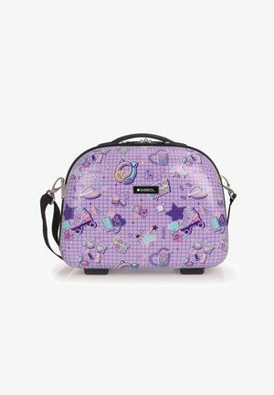 Paarse, gestreepte tas met illustraties van rolschaatsen, koptelefoons en accessoires. Voorzien van een effen zwarte schouderband en ritssluiting.