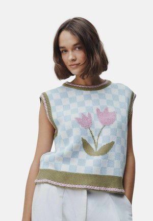 Gestricktes ärmelloses Top mit blau-weiß kariertem Muster, verziert mit pinkfarbenen Tulpen und grünen Blättern, eingefasst mit pinken und grünen Akzenten.