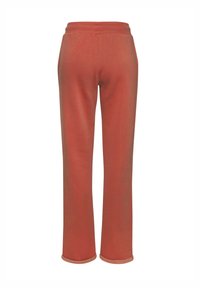 Pantalones de chándal rojos de algodón con cinturilla elástica y puños enrollados. Textura suave, diseño de pierna recta, sin bolsillos visibles ni adornos.