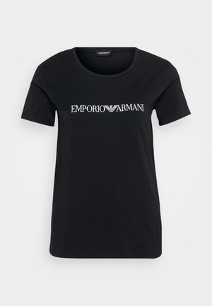 Must must t-särk ümarate kaelustega, lühikeste varrukatega ja keskse valge logoga, millel on kiri "EMPORIO ARMANI". Sile tekstuur, lõdvendatud sobivus.