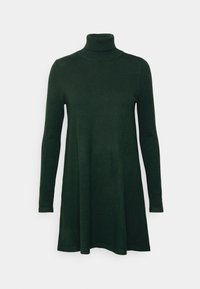 Robe à col roulé à manches longues en vert foncé, confectionnée en tissu côtelé. Elle tombe doucement avec une silhouette évasée et est dotée d'un col montant.