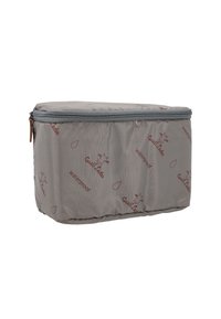 Bolsa gris impermeable con cremallera, de textura ligera, que presenta un estampado repetido de una vaca y la palabra "impermeable". Forma rectangular.