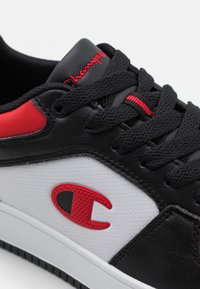 Champion LOW CUT SHOE RD18 2.0 LOW - Scarpe da basket - black/white/red
