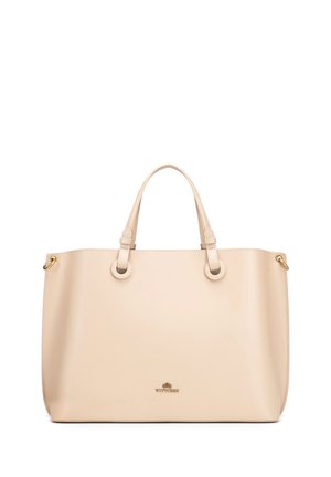 Beige leren totebag met twee handvatten, gouden ringen aan de zijkanten en klein goudkleurig merkembleem gecentreerd aan de voorkant.