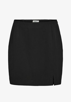 Jupe noire avec une silhouette droite, présentant une fente sur le côté et une texture lisse. Faite en tissu léger avec un léger éclat.